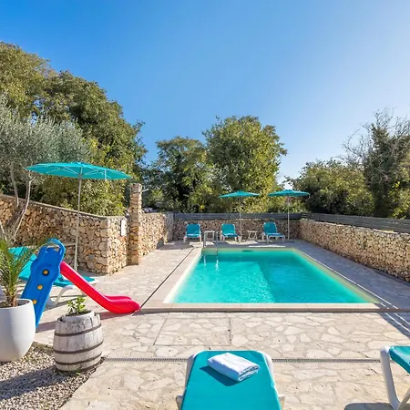 Padrone With Pool - Perfect For Families! *