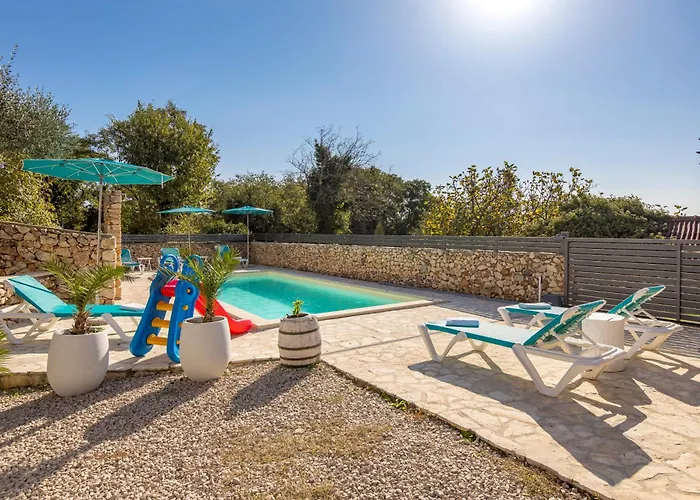 Padrone With Pool - Perfect For Families!