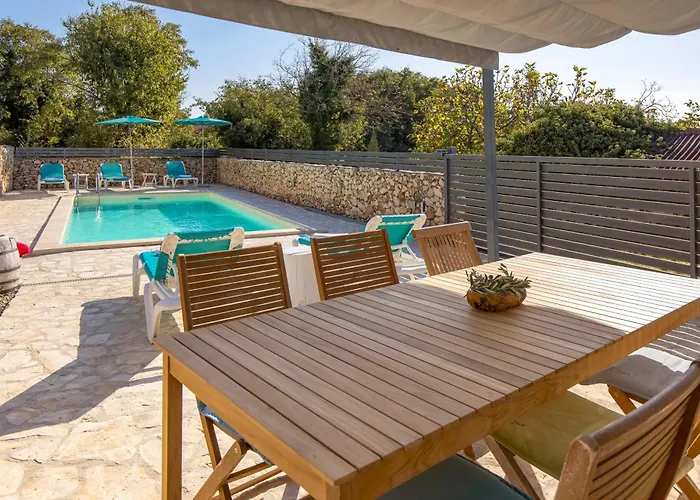 Padrone With Pool - Perfect For Families!
