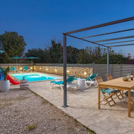 Apartment Padrone With Pool - Perfect For Families! Garica