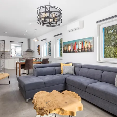 Apartment Padrone With Pool - Perfect For Families! Garica