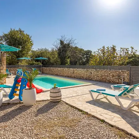 Padrone With Pool - Perfect For Families!