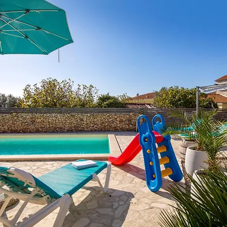 Padrone With Pool - Perfect For Families! * Garica