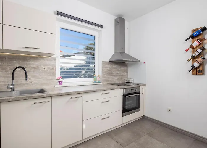 Padrone With Pool - Perfect For Families! * Garica