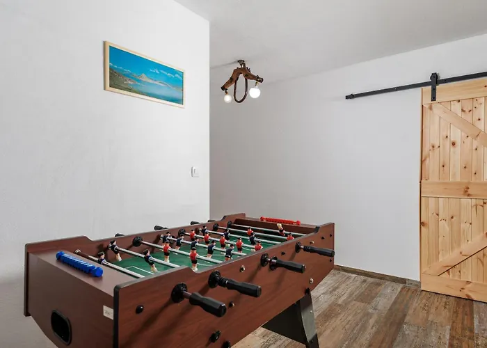 Padrone With Pool - Perfect For Families! Garica