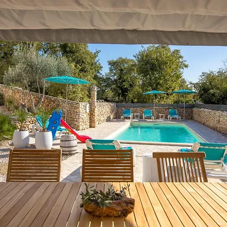Padrone With Pool - Perfect For Families! Apartmán Garica