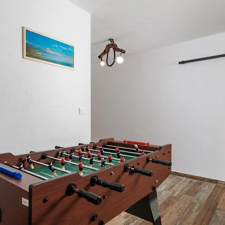 Padrone With Pool - Perfect For Families! Garica